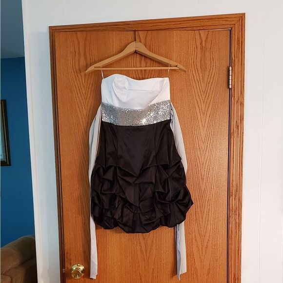 Gorgeous Ruby Rox Strapless Formal Dress Sz 3 - Picture 1 of 3